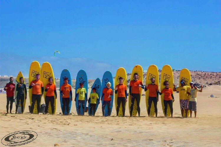 El equipo Escuela de Surf Fuerteventura